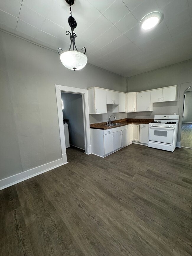 Primary Photo - RENT SPECIAL: $300 off second month's rent...