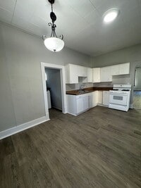 Building Photo - 3 Bedroom Single Family Home Near Columbia...