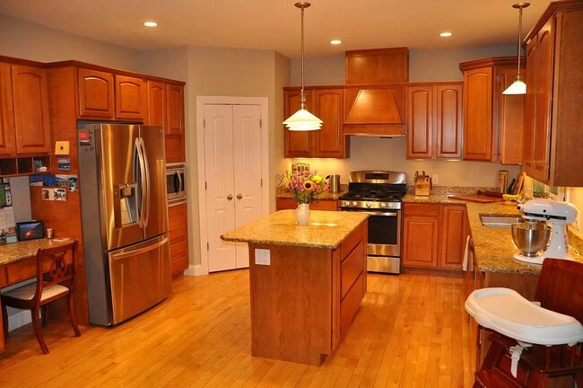 Building Photo - 4627 Sunburst Dr