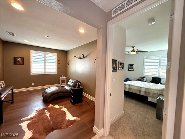 Building Photo - 4760 SE Clifftop Dr