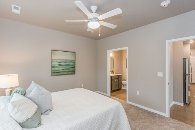 Building Photo - Spacious 1-Bedroom/1.5-Bath, End/Corner un...
