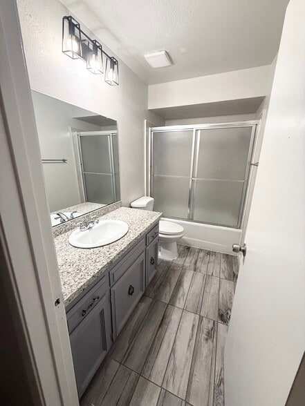 Building Photo - 7089 N Howard St