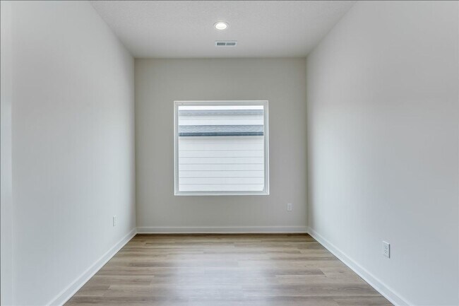 Building Photo - Beautiful Five Bedroom, Two Bathroom