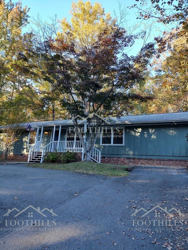 Building Photo - 3-bedroom, 2-bath home located in Pendleton