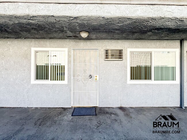 Building Photo - 6612 Sylmar Ave