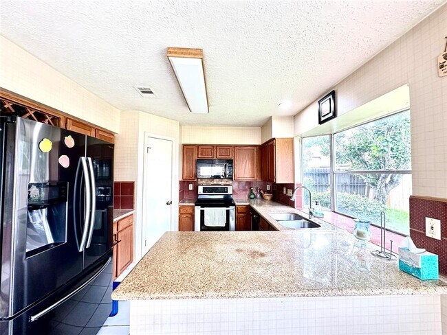 Building Photo - 7818 Chinon Cir