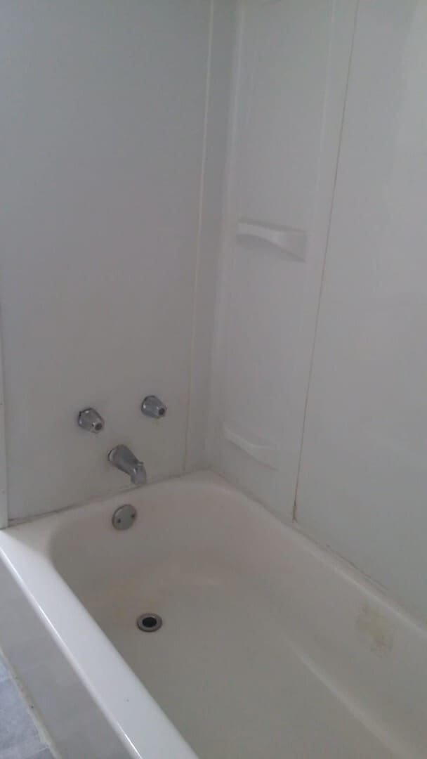 Building Photo - 5 bed 2 bath