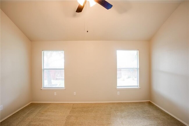 Building Photo - 1200 Rainbow Parke Dr