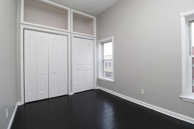 Building Photo - 266 E Cass St