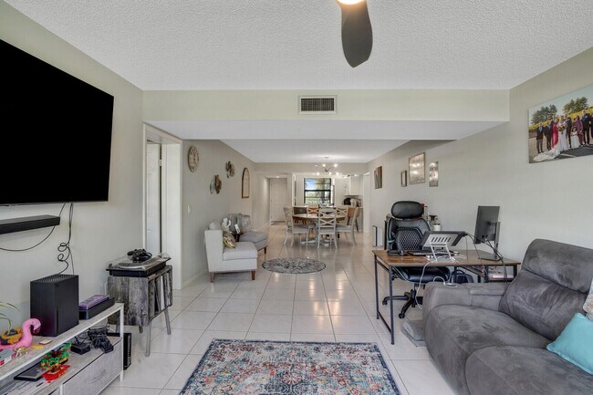 Building Photo - 6037 Balboa Cir