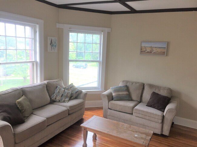 Interior Photo - 6 Riverside Dr