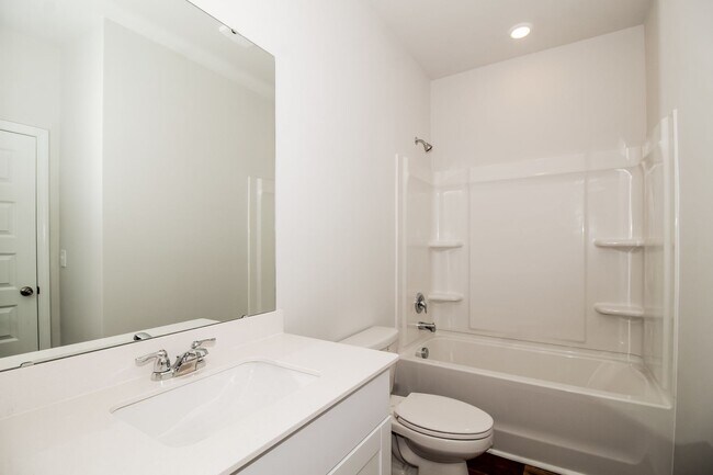 Building Photo - $500 Off 1st Month's Rent - 4 Bdrm/3 Bath, Brand New Townhome in Ocean Isle