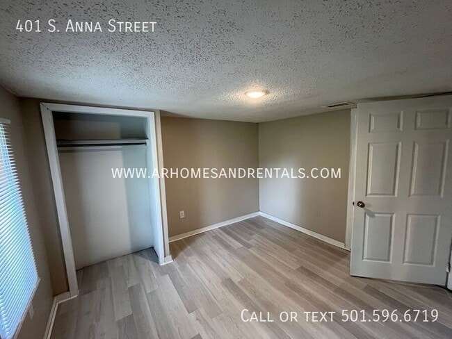 Building Photo - 401 S Anna St