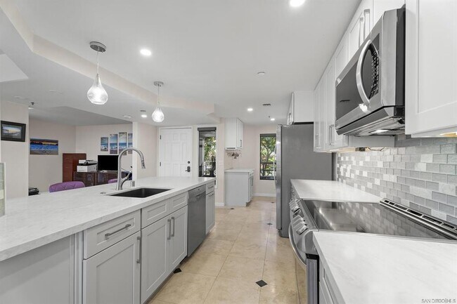 Building Photo - 230 W Laurel St