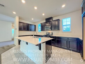 Building Photo - Lovely and Spacious 4 Bedroom Home w Loft