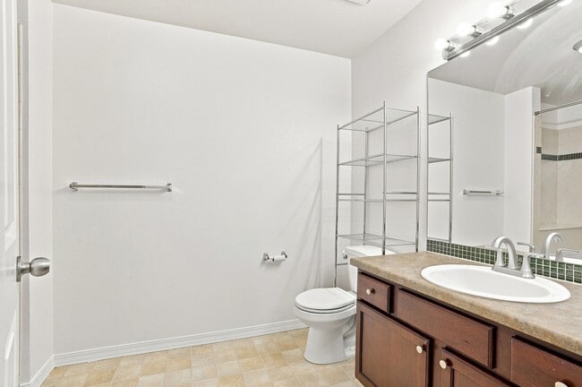 Building Photo - 804 Summer Hawk Dr
