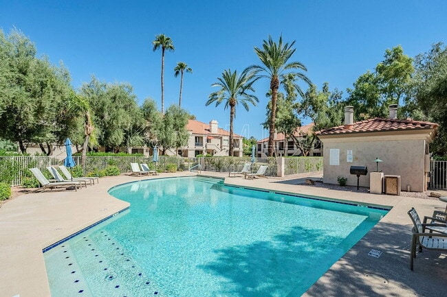 Building Photo - 9708 E Vía Linda