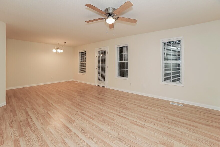 Building Photo - 757 Newport Dr