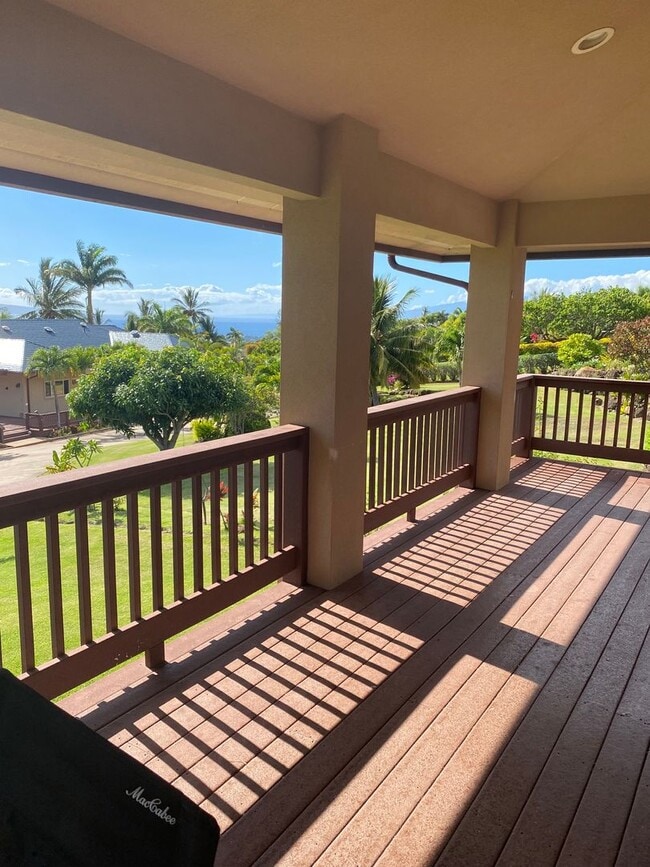 Building Photo - Stunning Launiupoko 2BR Rental – Ocean Vie...