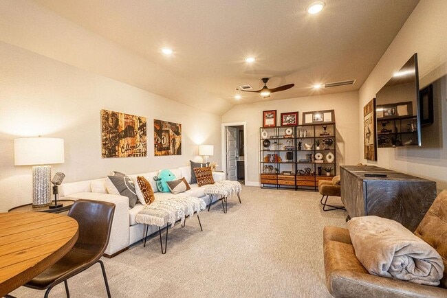 Building Photo - 217 Northcrest Dr