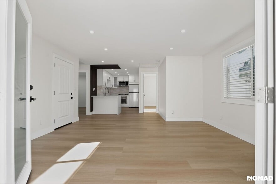 Building Photo - 212 E Florence Ave