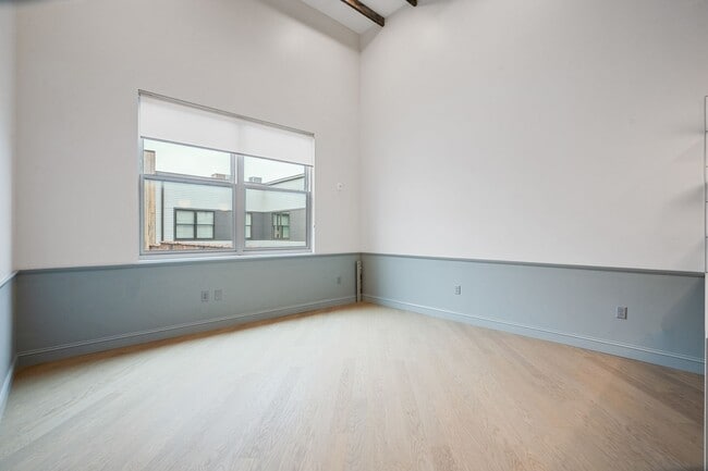 Building Photo - 2212 1st Ave N