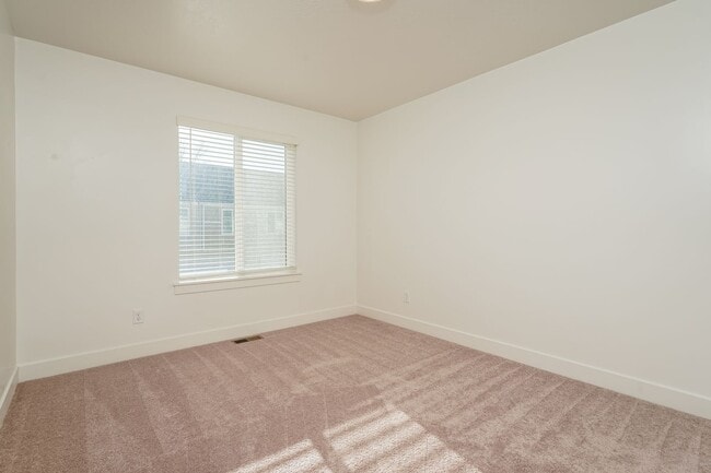 Building Photo - Spacious 3-Bed, 2.5-Bath Pet-Friendly Home with Central Air & 2-Car Garage! - Available NOW!