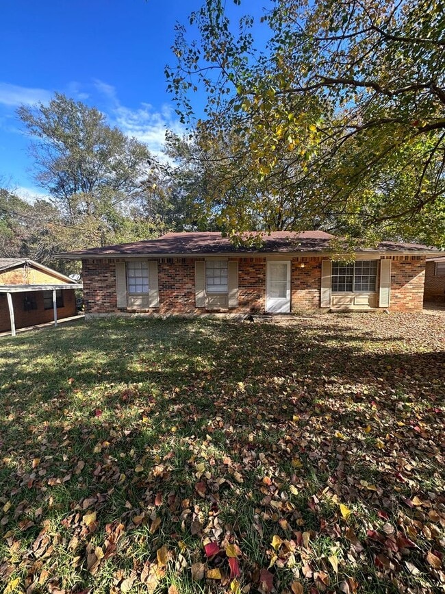Primary Photo - 412 Fieldbrook Dr