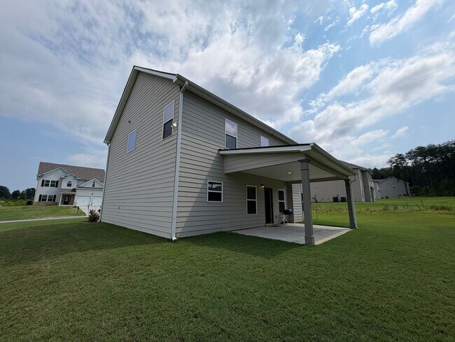 Building Photo - Spacious 4/2.5 House in Rydal- $2,995