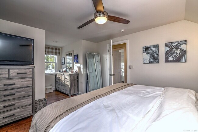 Building Photo - 40 Hazelwood Ave