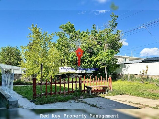 Building Photo - Nelson Ave Single Family Home