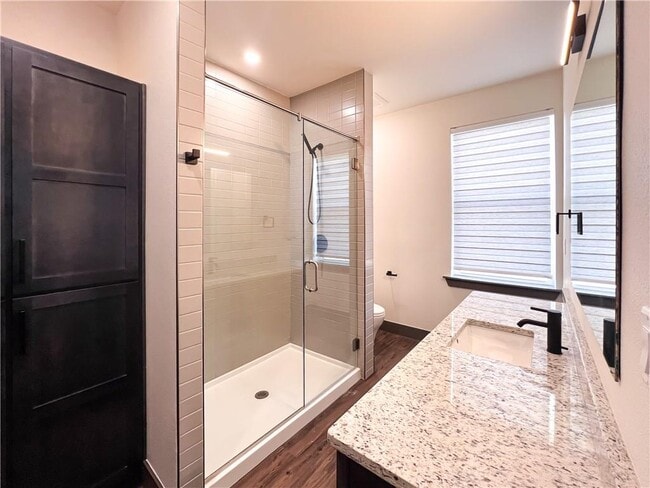 Building Photo - 303 Park St