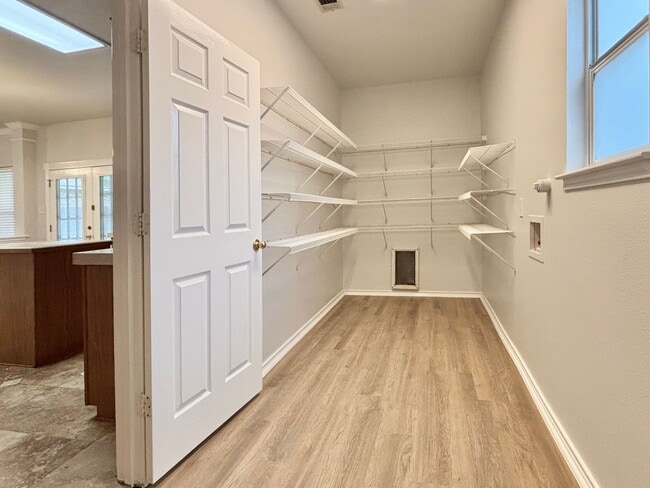 Building Photo - Beautiful 4 Bedroom Home in Gated Community!