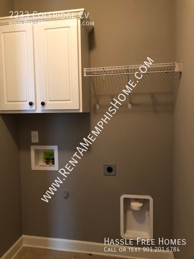 Building Photo - 2233 Coleridge Cv