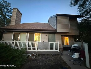 Building Photo - 9 Cotswold Cir