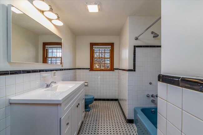 Building Photo - 2510 Tillett Rd SW