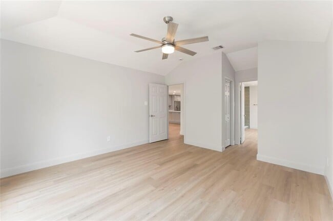 Building Photo - 14147 Hillvale Dr