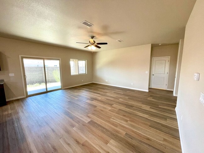 Building Photo - Beautiful 2024 Built 3 Bedroom Home in Legacy Ranch!