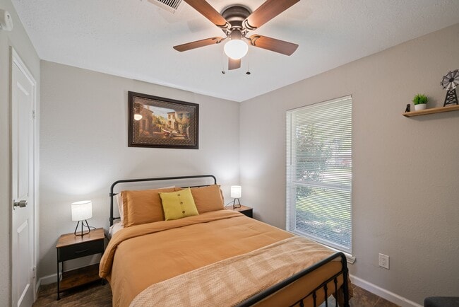 Building Photo - 2523 Village Oak Dr.