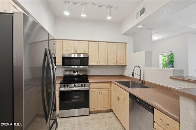 Building Photo - 7401 W Arrowhead Clubhouse Dr