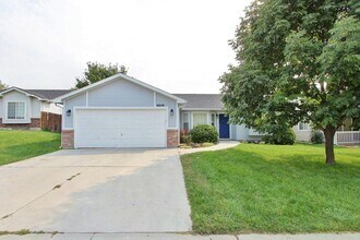 Building Photo - Lovely Single-Level Home