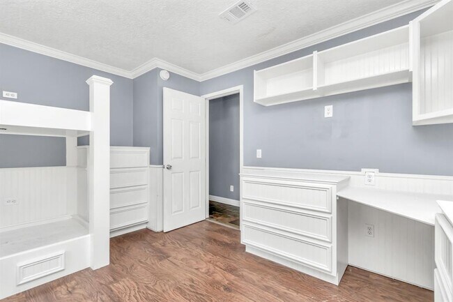 Building Photo - 12418 Mill Ridge Dr