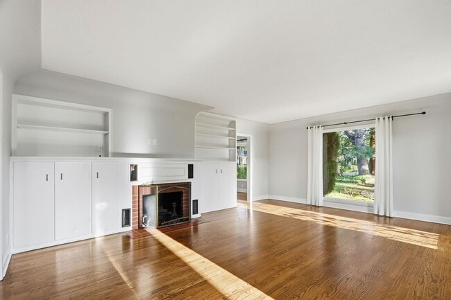 Building Photo - Gorgeous Large Lot 4-Bedroom Saratoga Home