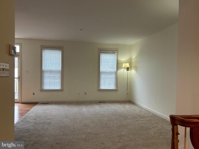 Building Photo - 338 Village Way