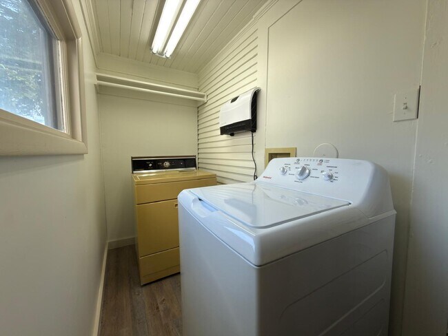 Building Photo - 320 E Indiana Ave