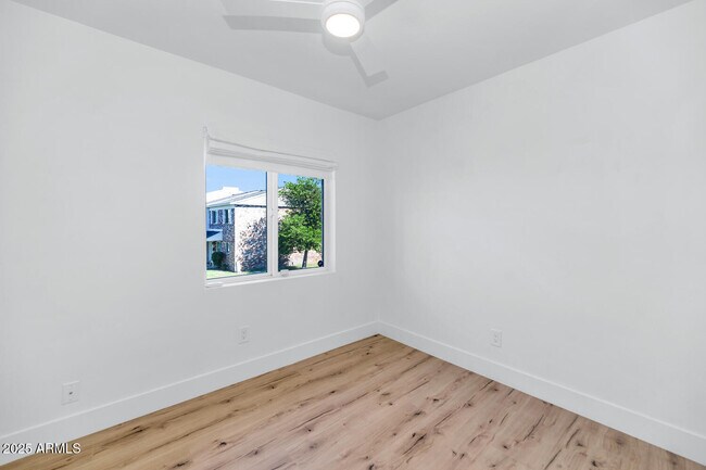 Building Photo - 4027 E Campbell Ave