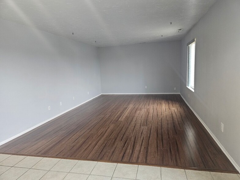 Building Photo - 290 N 500 W