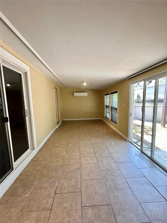 Building Photo - 6913 Sabrina Dr