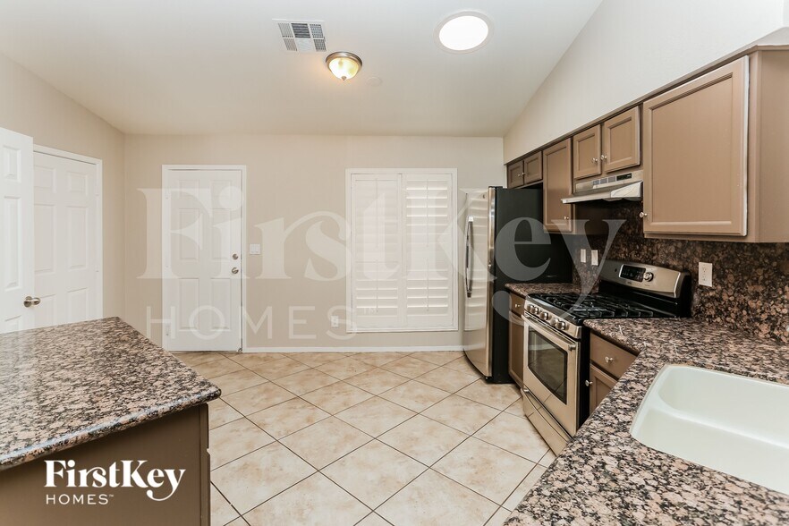 Building Photo - 4933 Glenarden Dr