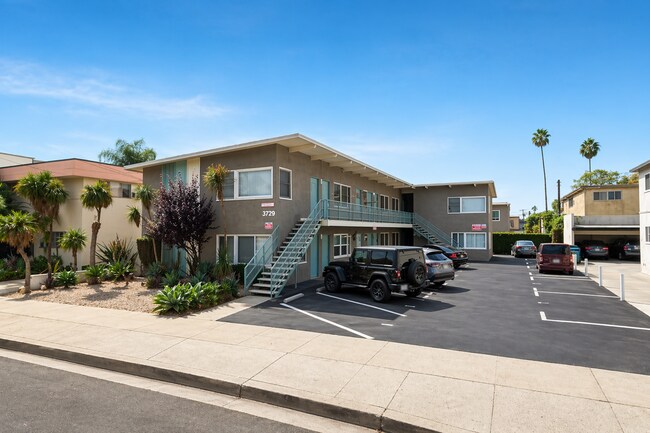 Building Photo - 3729 Dunn Dr